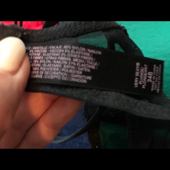 Victoria secret plunge bra and very sexy push up - Picture 3 of 8